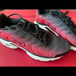 Nike Air Max Plus Red Black Size 6.5Y